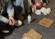 年轻人流行在大理街头“要饭”？参与者说好玩，当地：一直有劝导，将加强文明旅游宣传